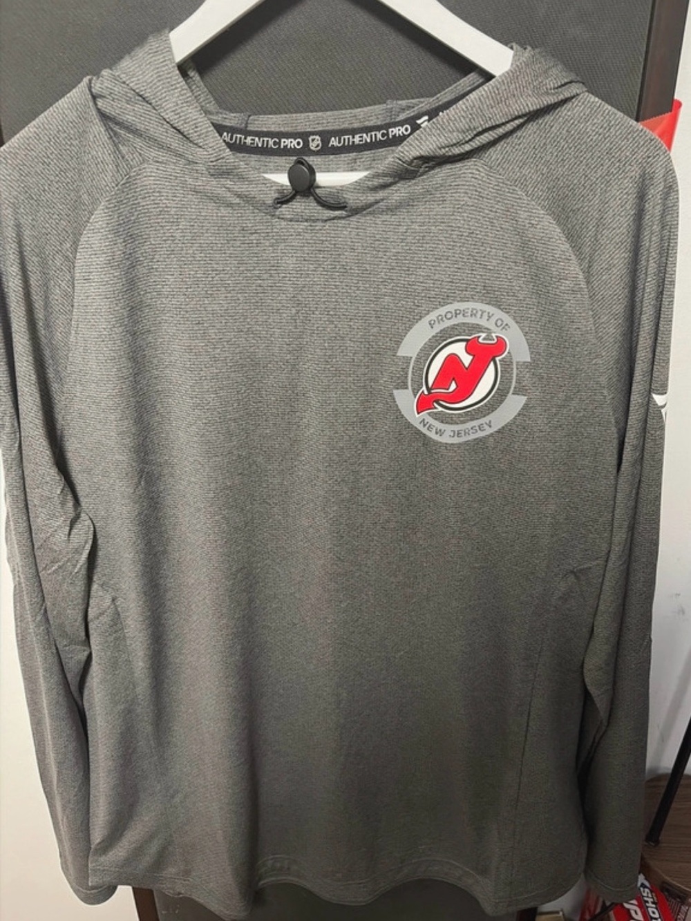 Brand New Men’s Size Large New Jersey Devils Hoodie